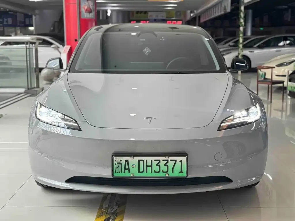 Tesla Model 3 — фото 8