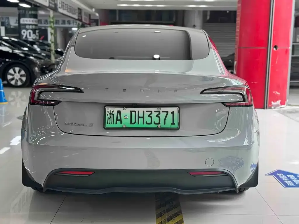 Tesla Model 3 — фото 9