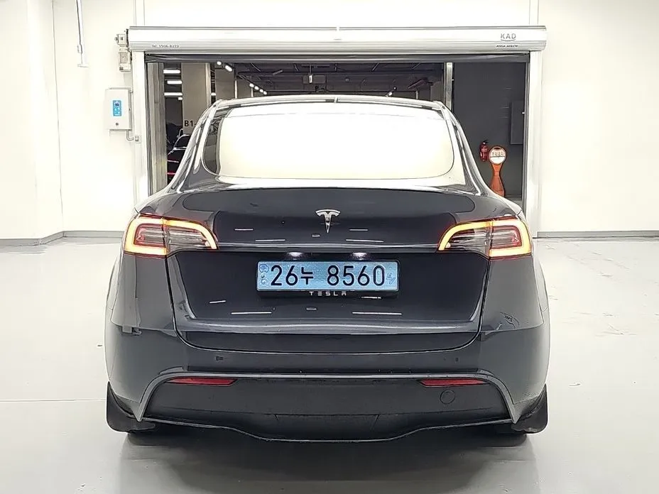 Tesla Model Y — фото 10