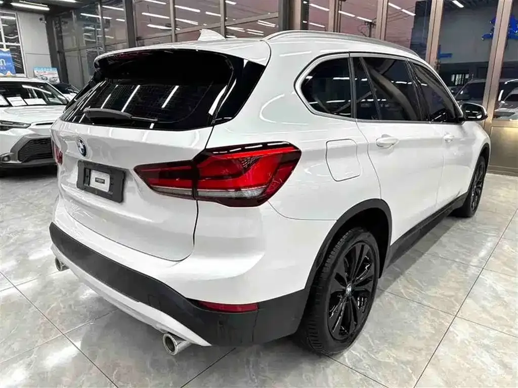 BMW X1 — фото 9