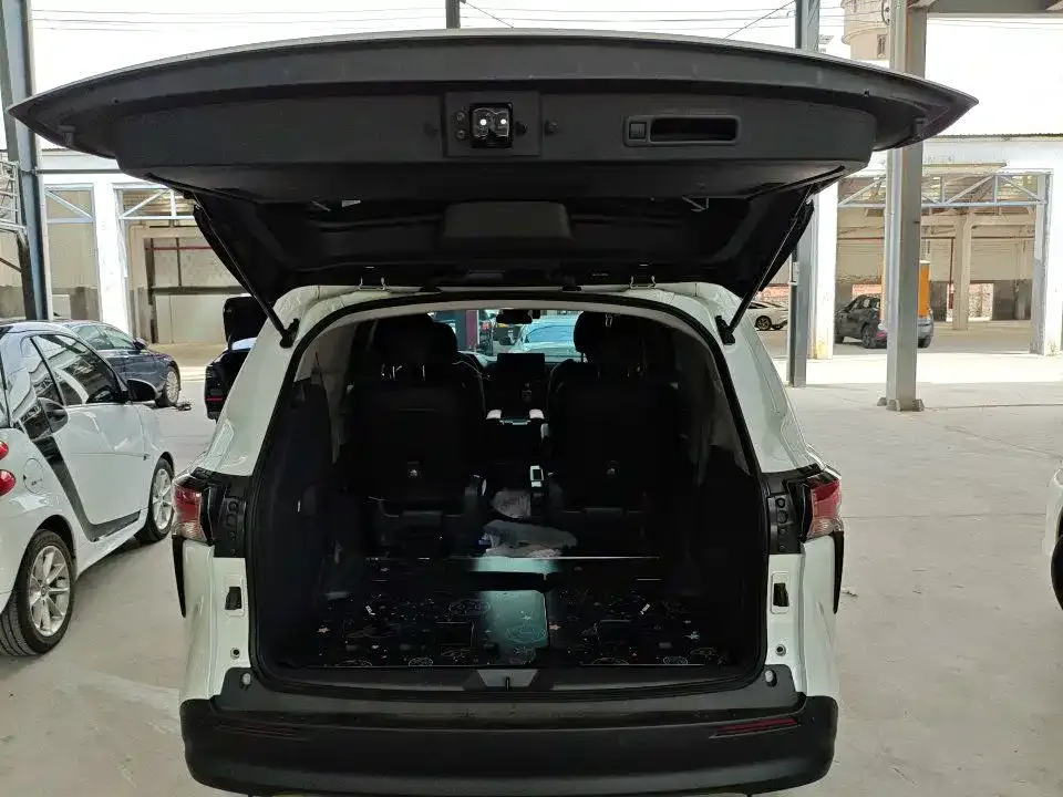 Toyota Sienna — фото 7