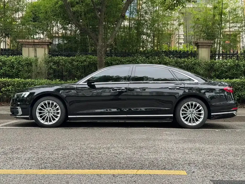 Audi A8 — фото 7