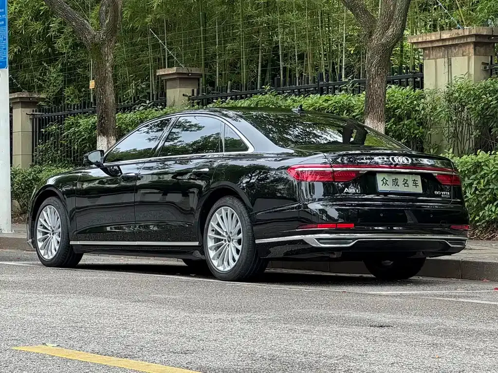 Audi A8 — фото 10