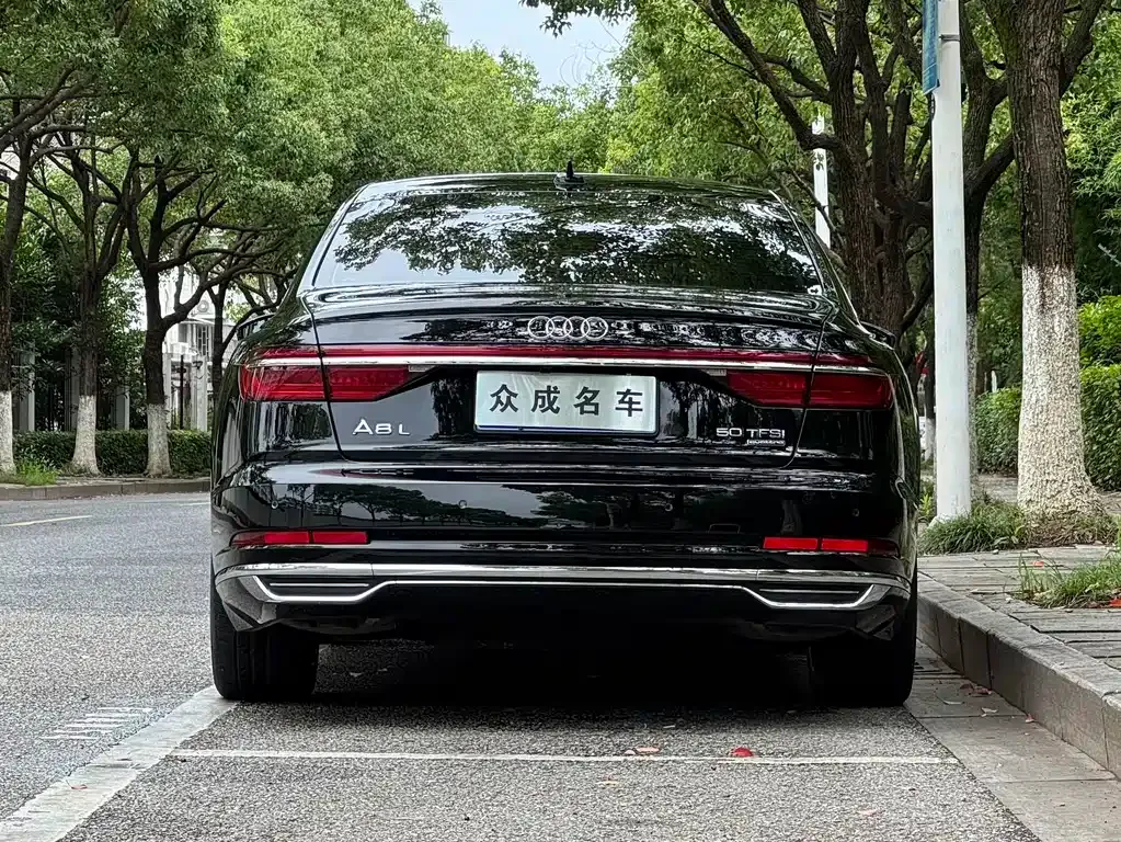 Audi A8 — фото 8