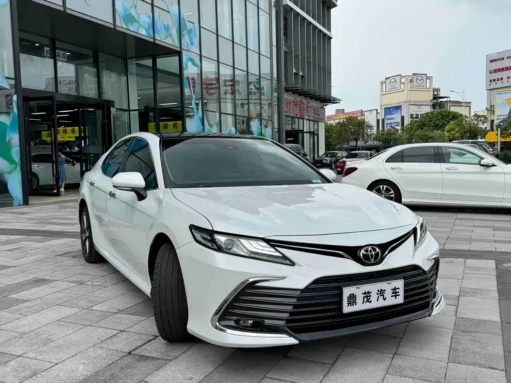 Toyota Camry — фото 3