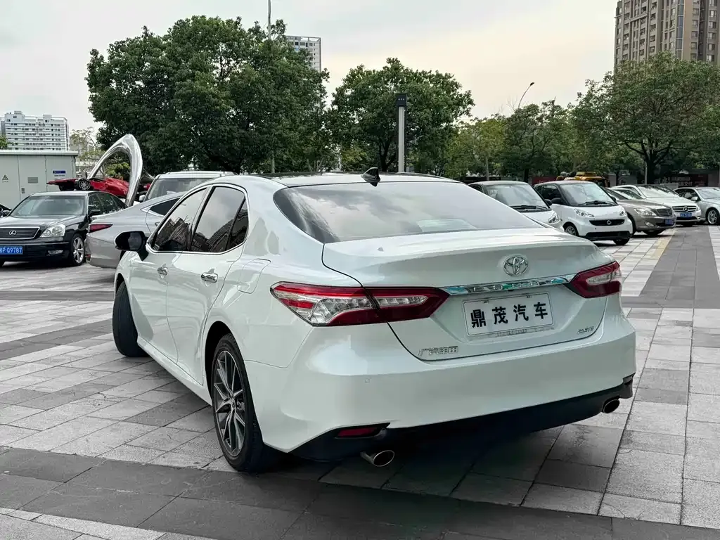 Toyota Camry — фото 7