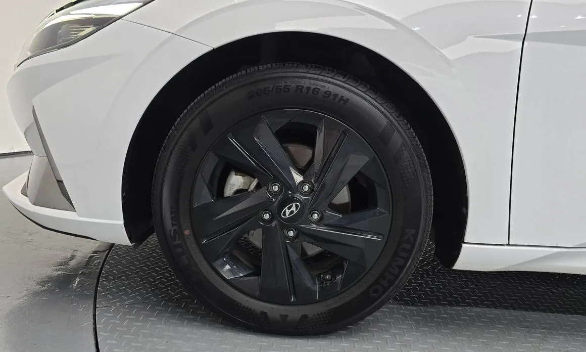 Hyundai AVANTE — фото 3