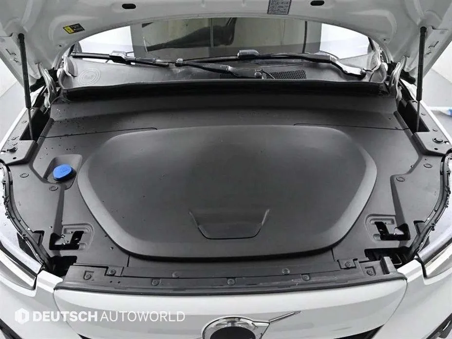 Volvo XC40 2024 из KR, фото 9