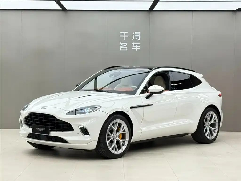 Aston Martin DBX — фото 1