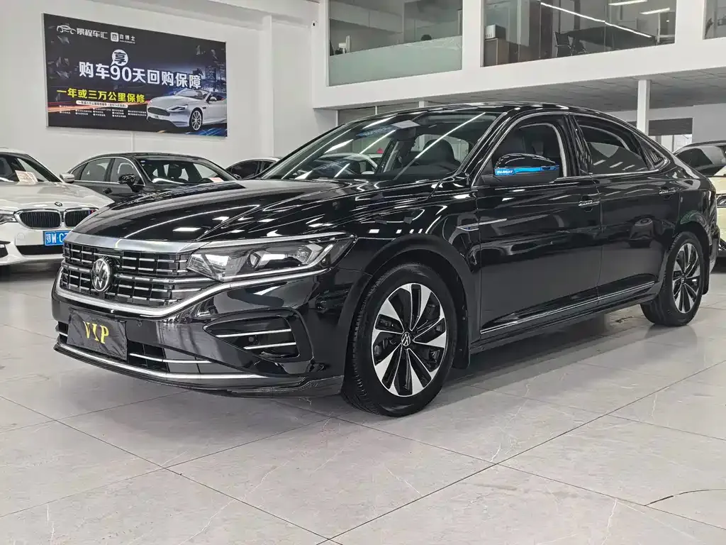 Volkswagen Passat — фото 1