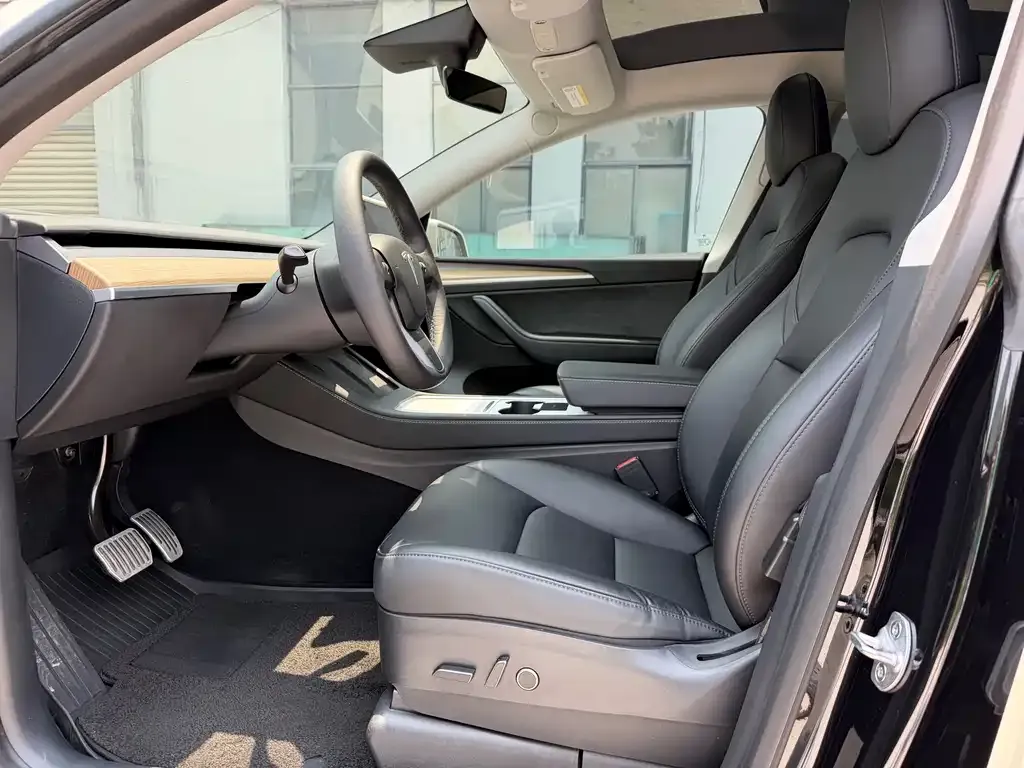 Tesla Model Y — фото 8