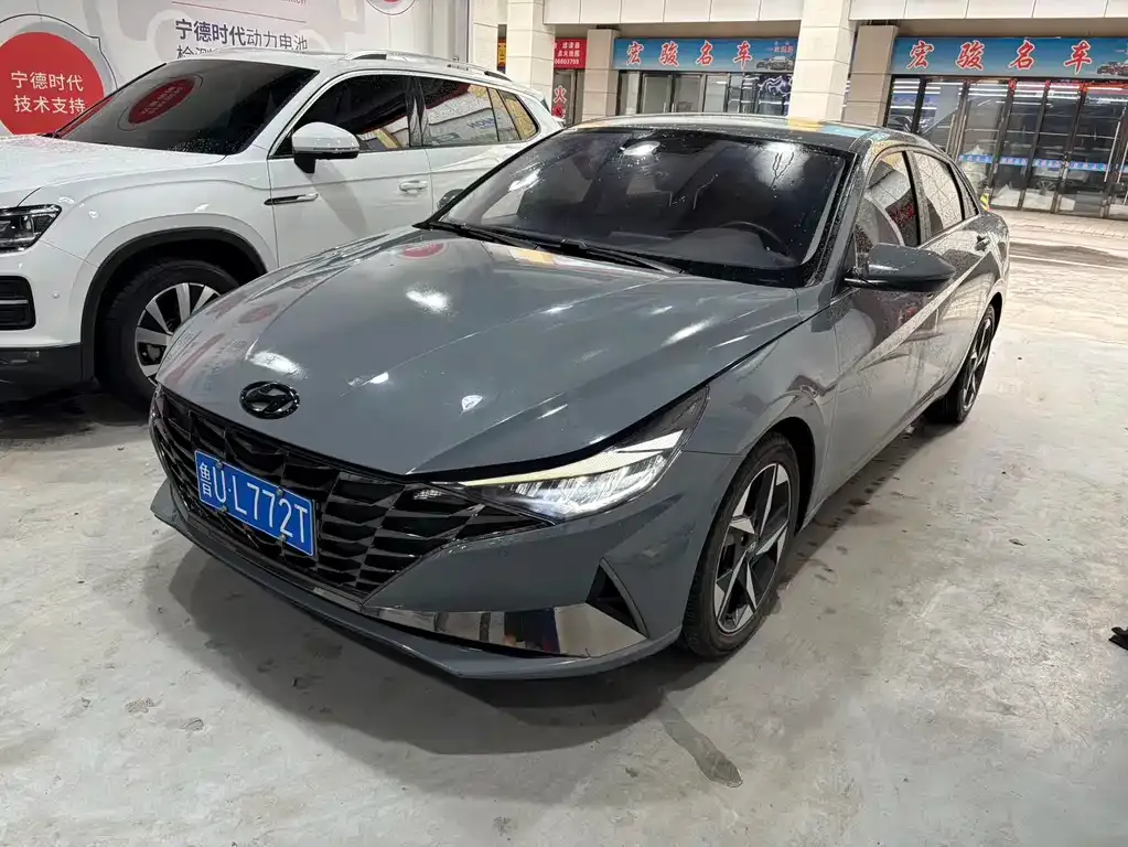 Hyundai Elantra — фото 1