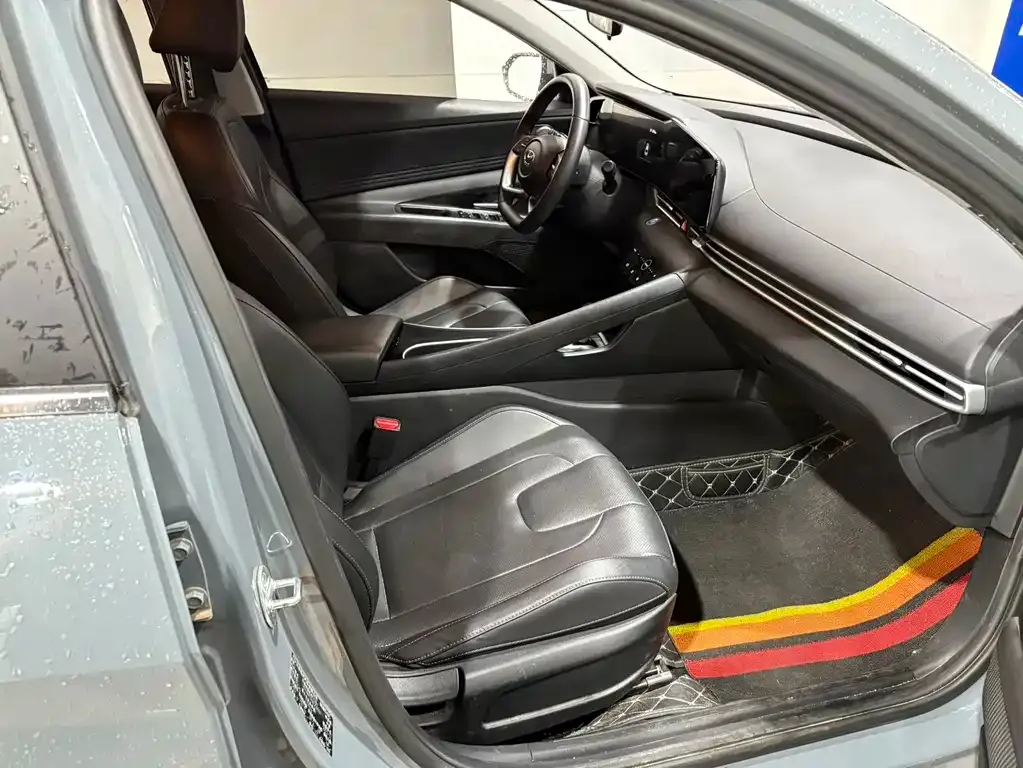 Hyundai Elantra — фото 3
