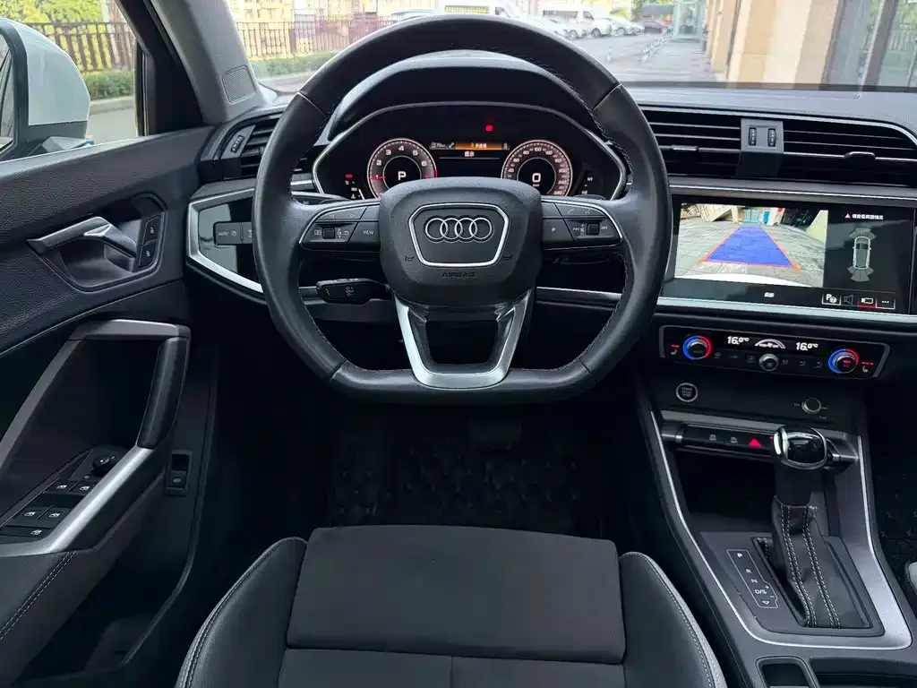 Audi Q3 — фото 10