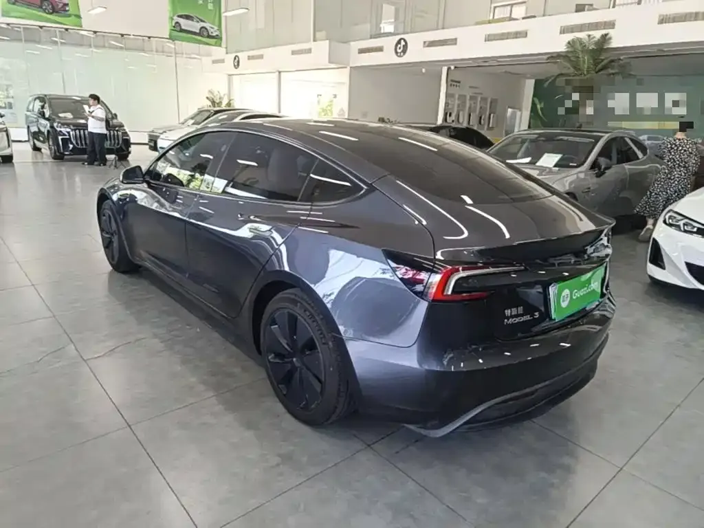Tesla Model 3 — фото 9