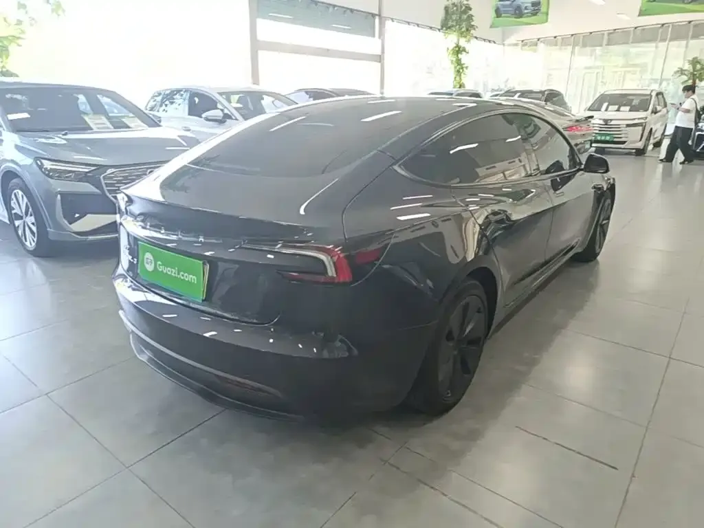 Tesla Model 3 — фото 4