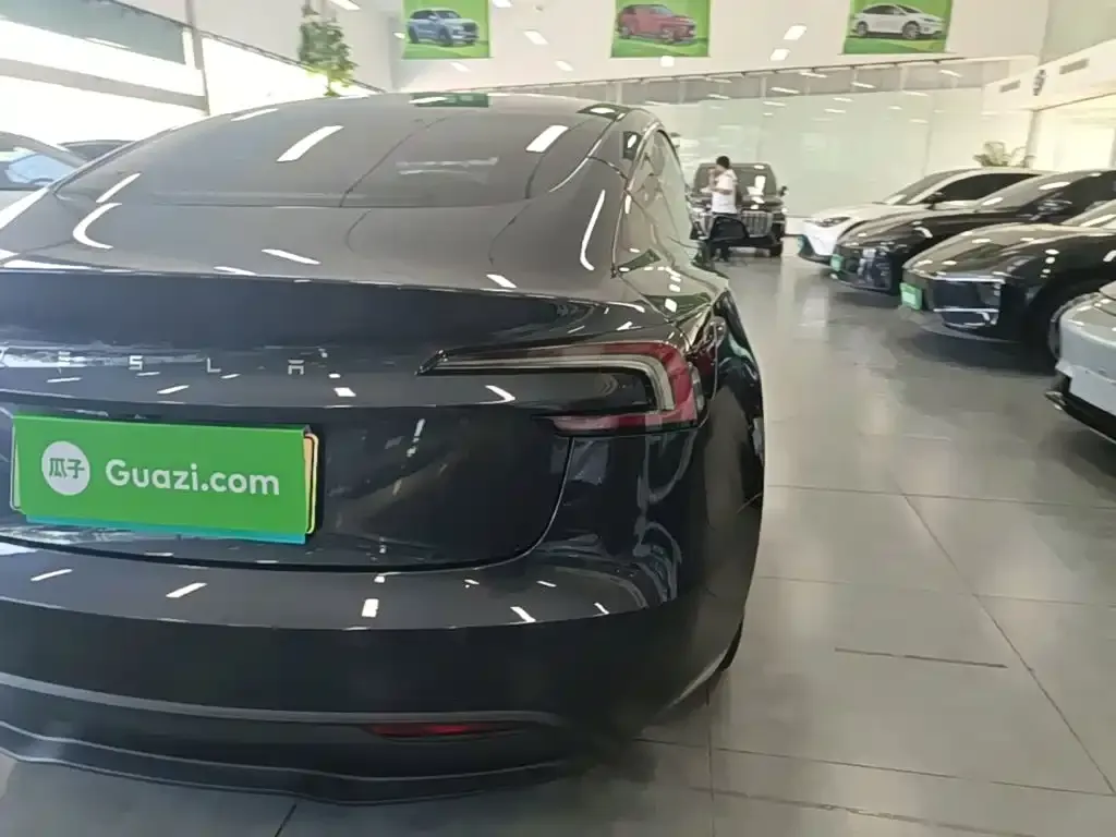 Tesla Model 3 — фото 3