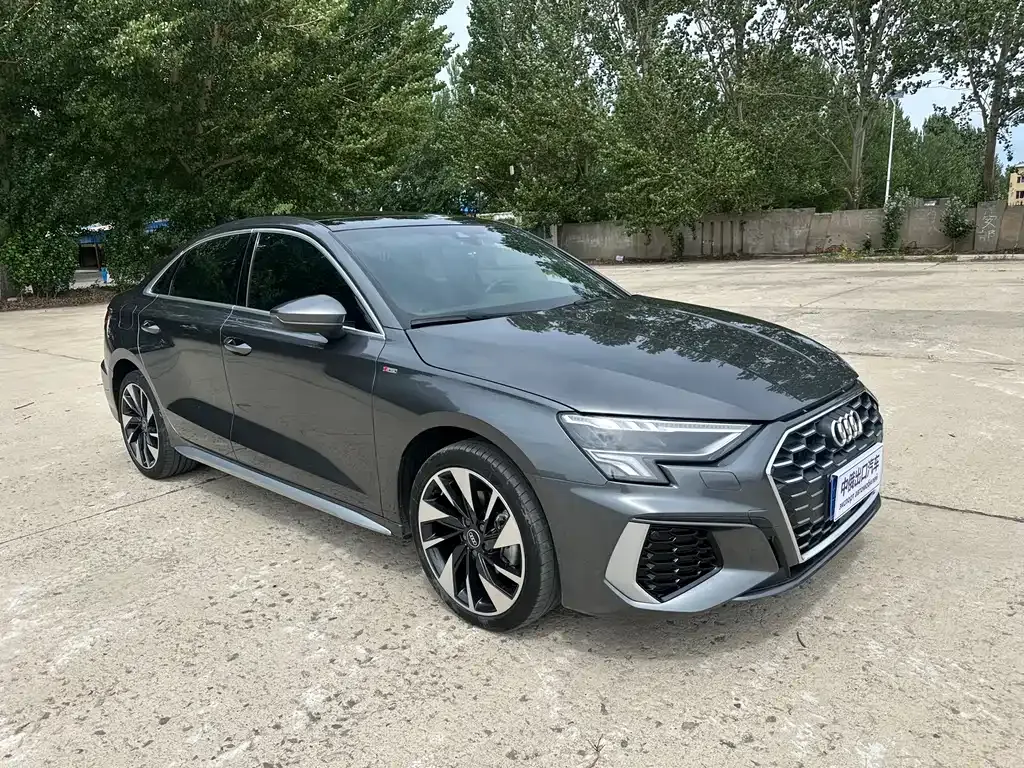 Audi A3 — фото 1
