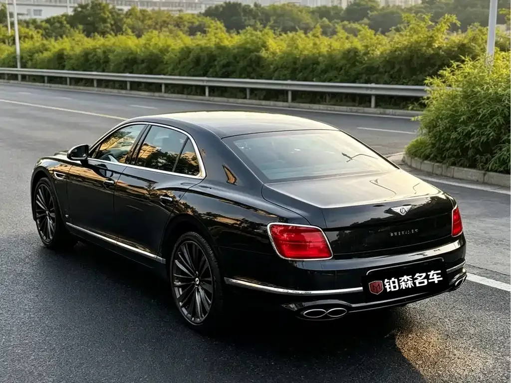 Bentley Flying Spur — фото 7