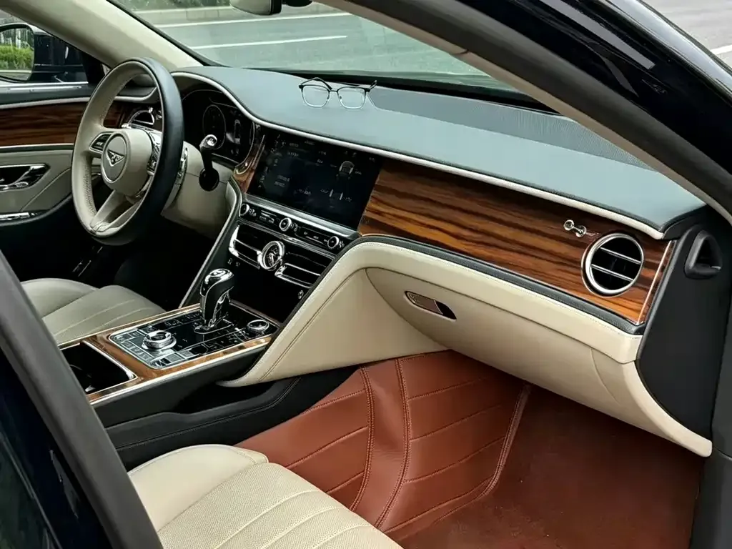 Bentley Flying Spur — фото 2