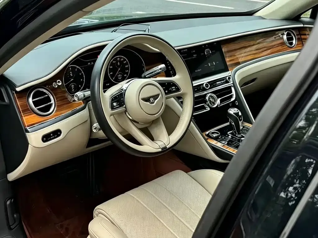 Bentley Flying Spur — фото 4