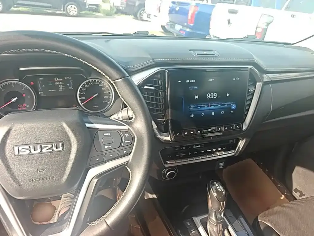 Isuzu D-MAX — фото 5