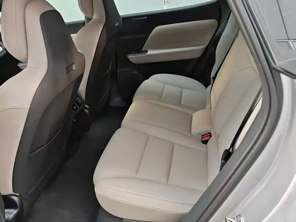 Volvo XC70 Plug-in Hybrid — фото 3