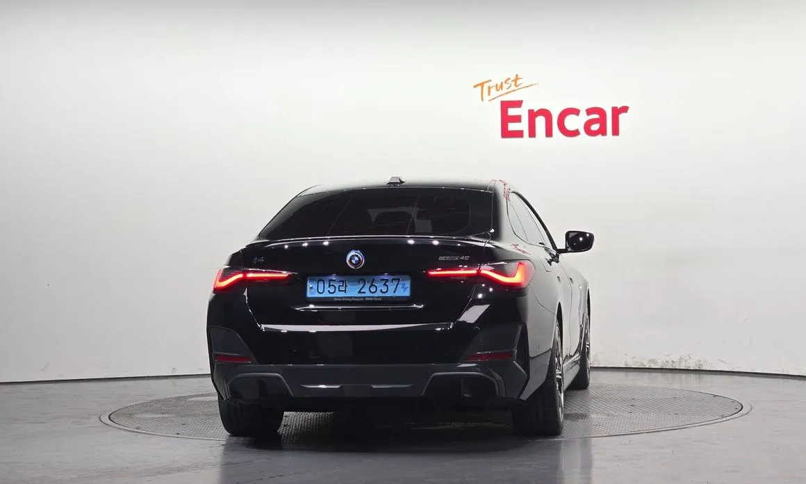 BMW i4 — фото 10