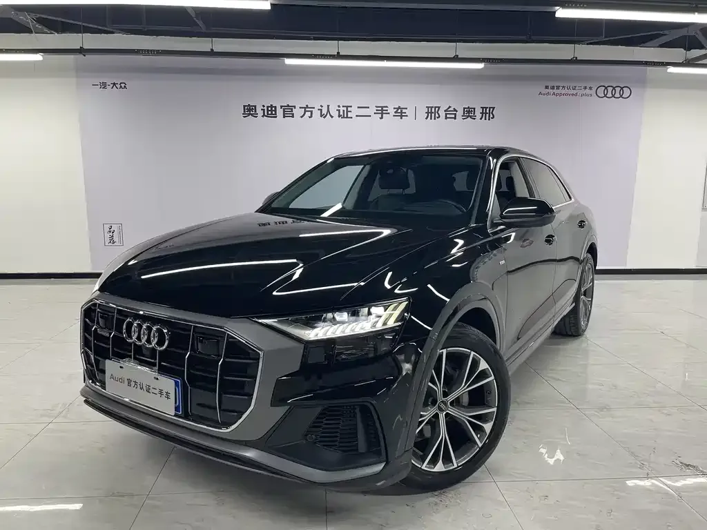 Audi Q8 — фото 1