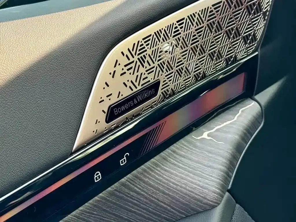 BMW 5 Series — фото 9