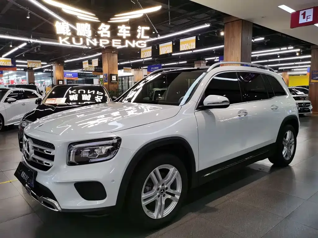 Mercedes-Benz GLB — фото 1