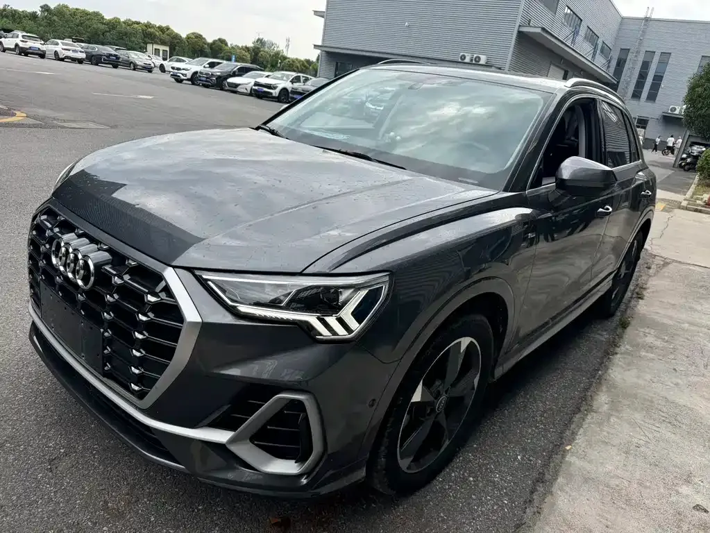 Audi Q3 — фото 1