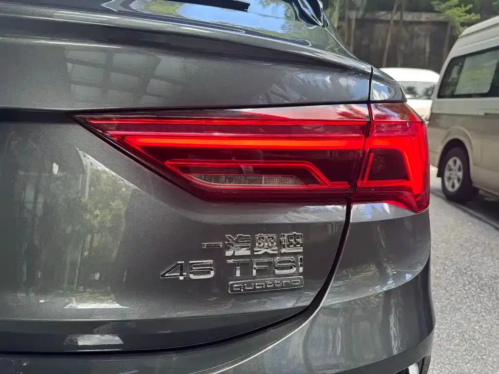 Audi Q3 Sportback — фото 3
