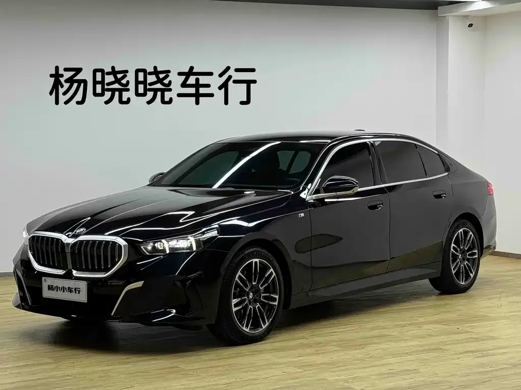 BMW 5 Series — фото 1