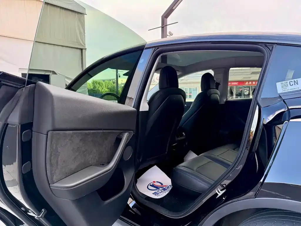 Tesla Model Y — фото 4