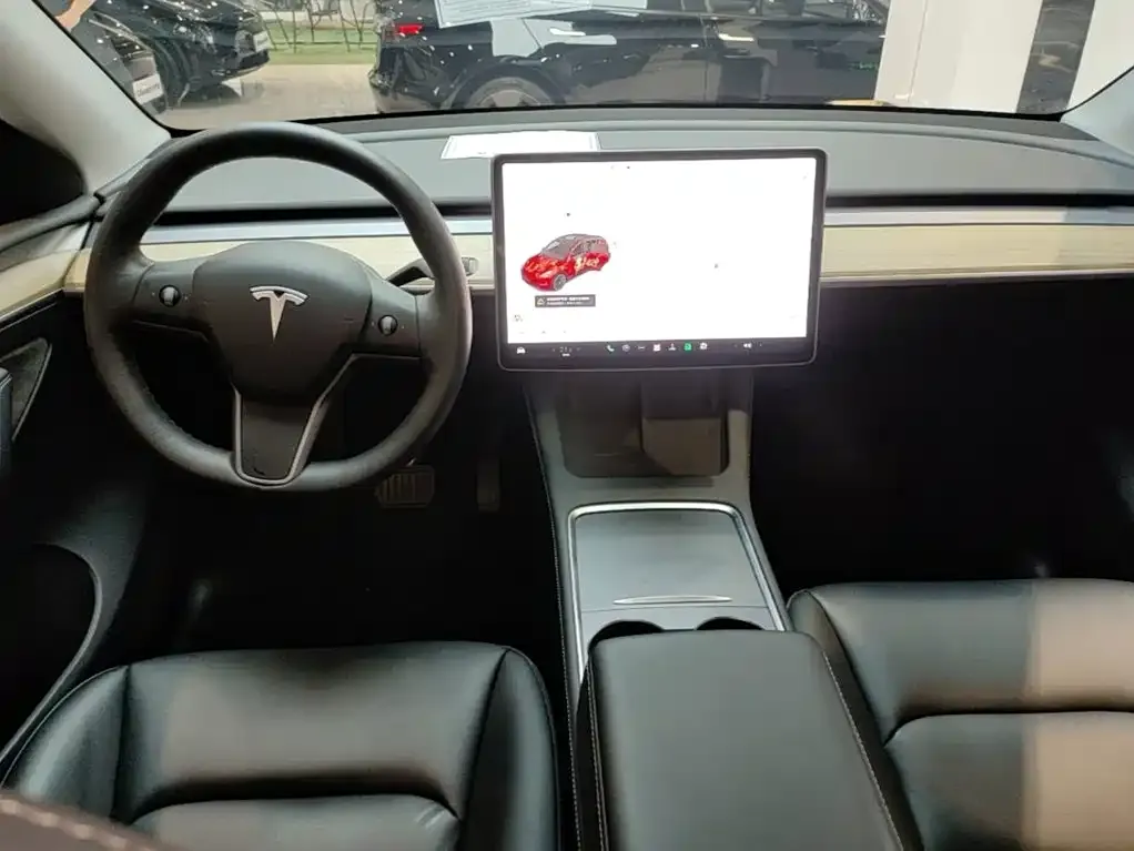 Tesla Model Y — фото 2