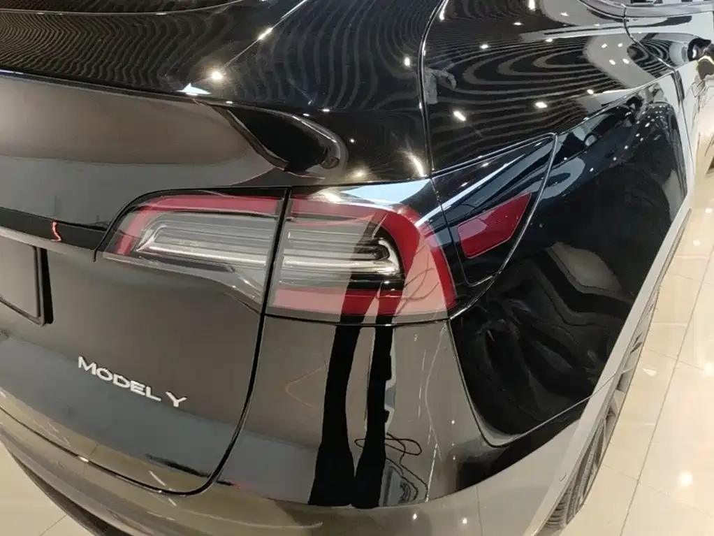 Tesla Model Y — фото 5