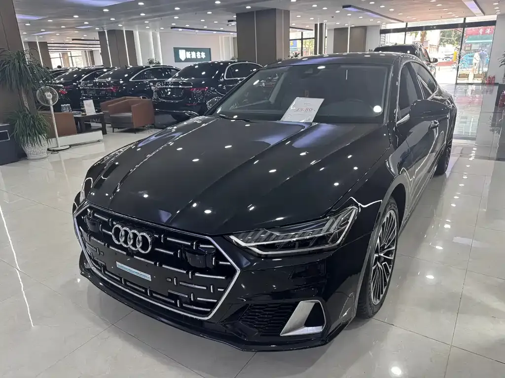 Audi A7L — фото 1