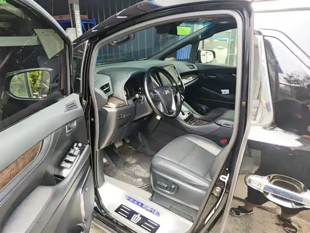 Toyota Vellfire — фото 5