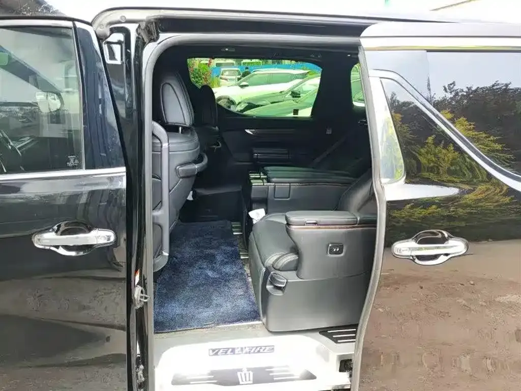 Toyota Vellfire — фото 4