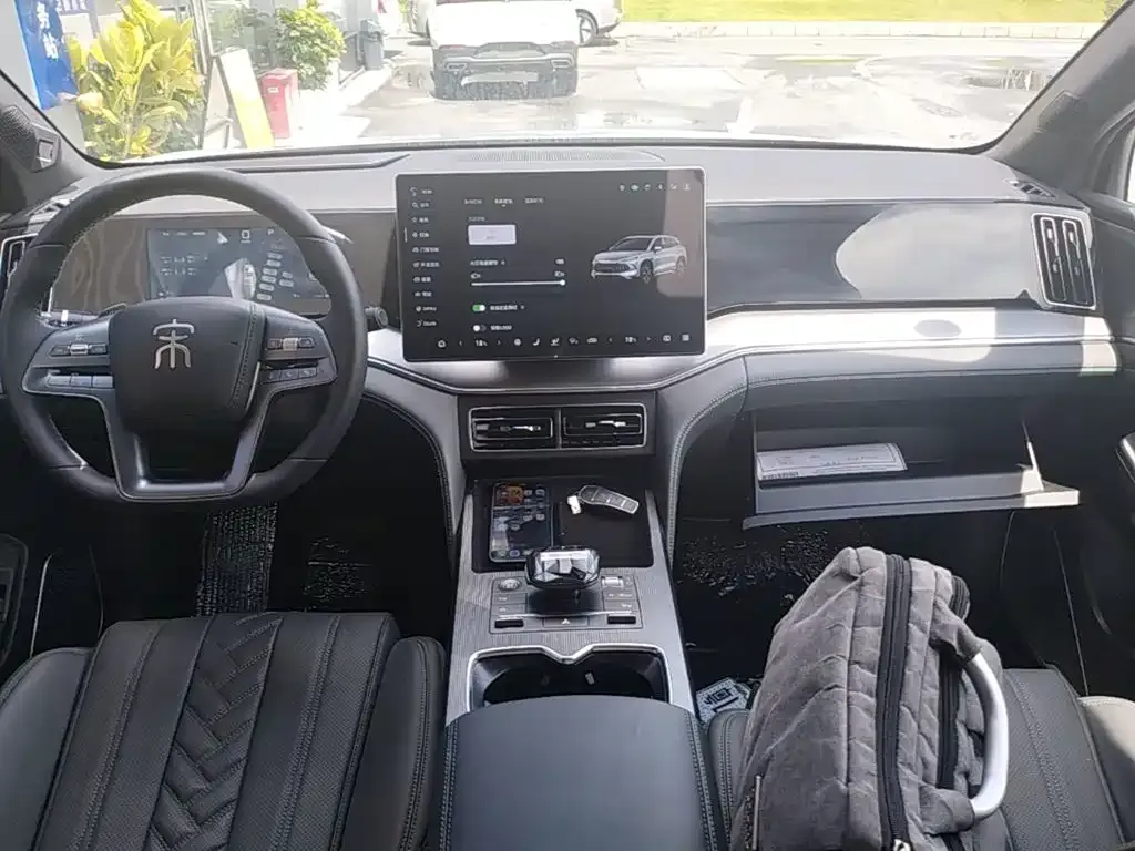 BYD L DM-i — фото 4