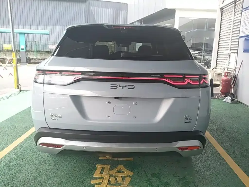 BYD L DM-i — фото 6