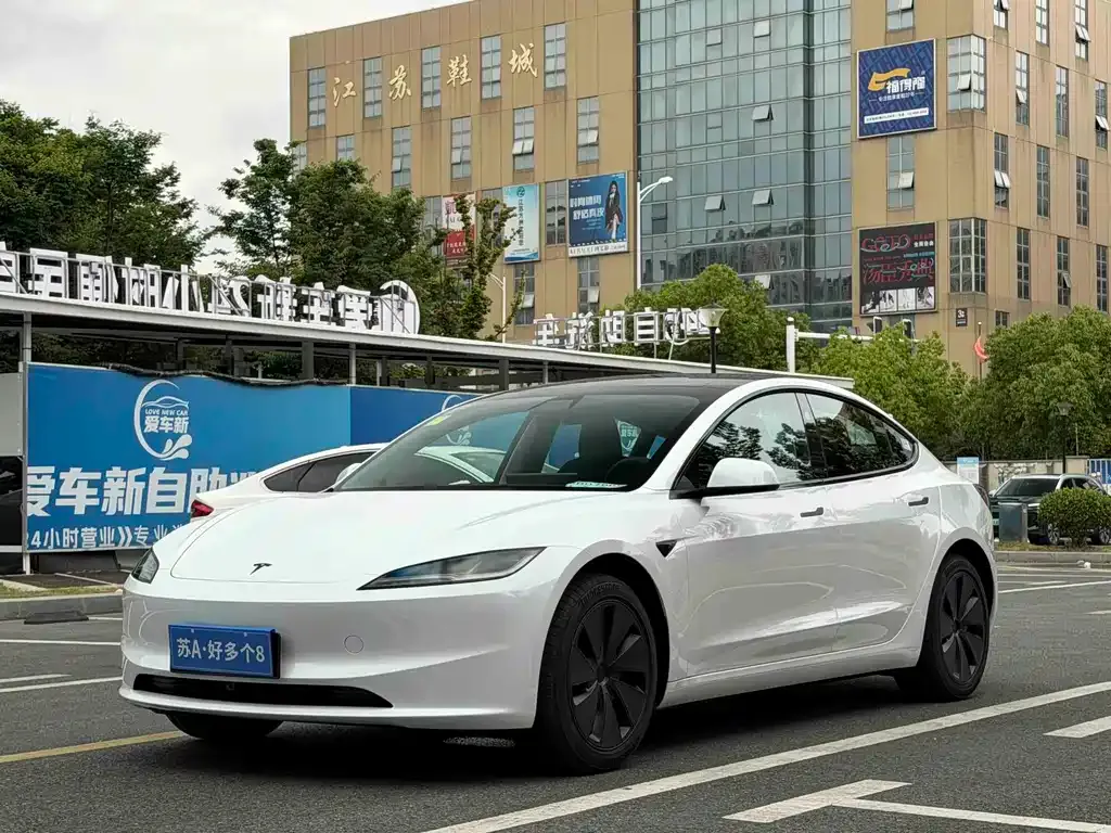 Tesla Model 3 — фото 1