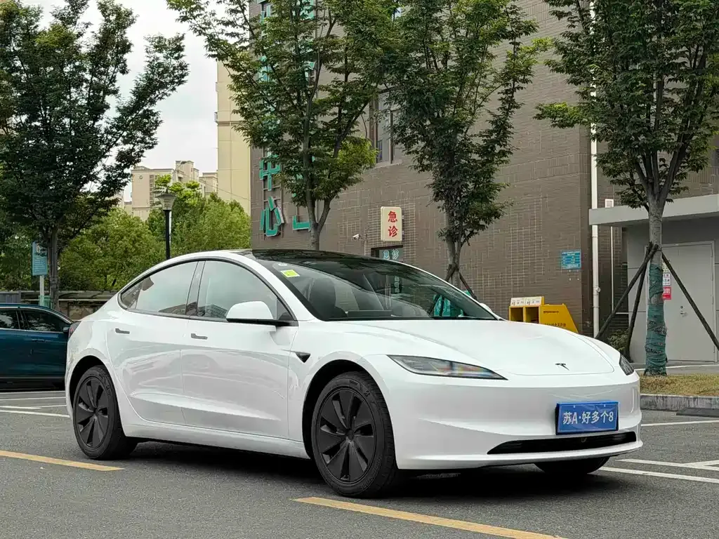 Tesla Model 3 — фото 10