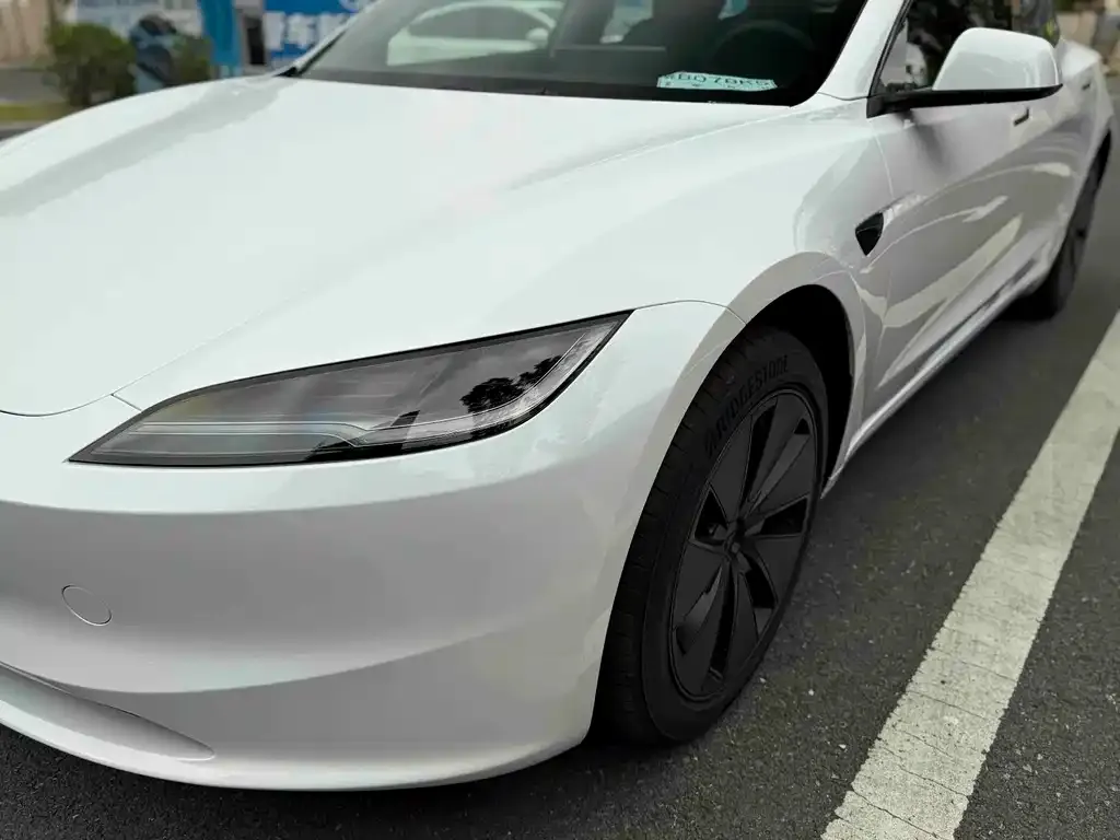 Tesla Model 3 — фото 4