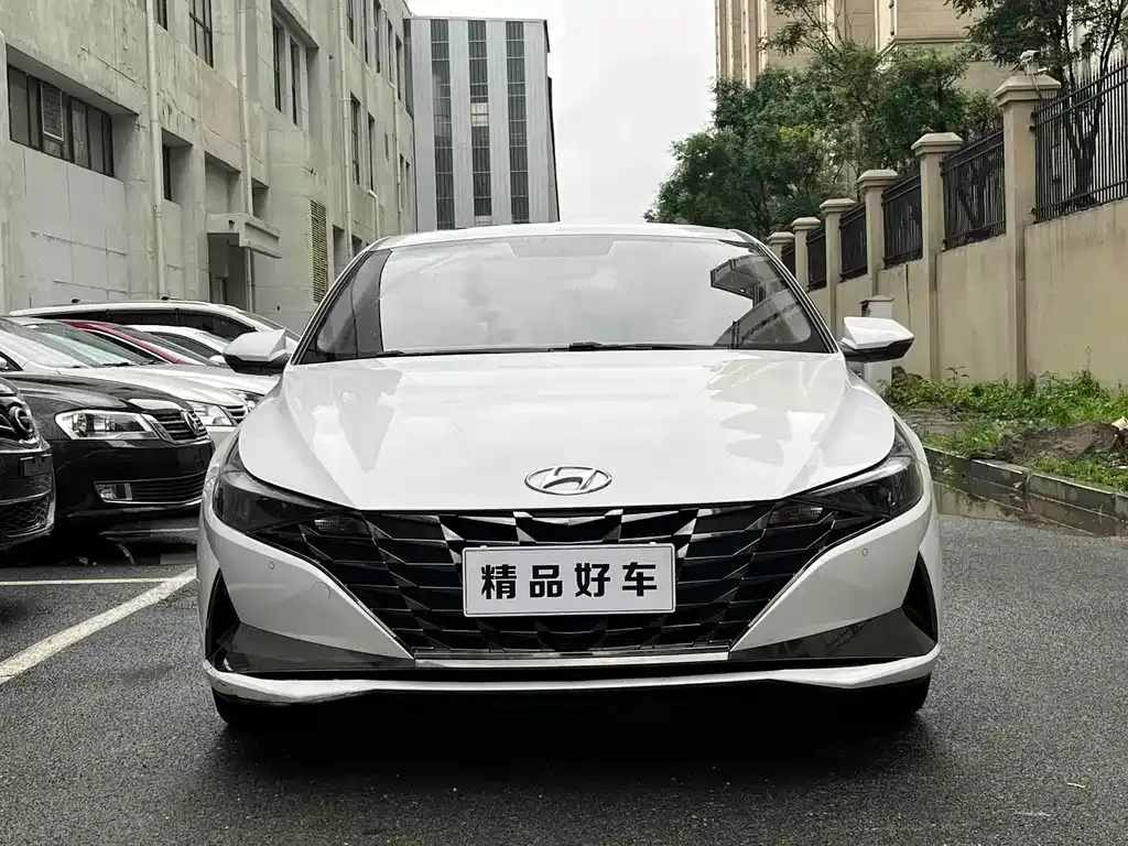 Hyundai Elantra — фото 7