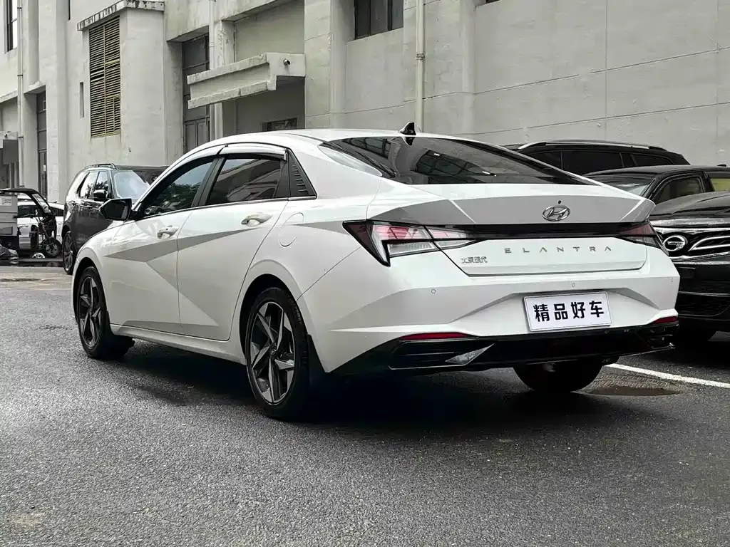 Hyundai Elantra — фото 5