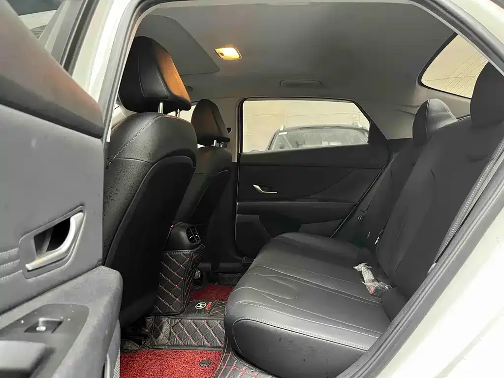 Hyundai Elantra — фото 2