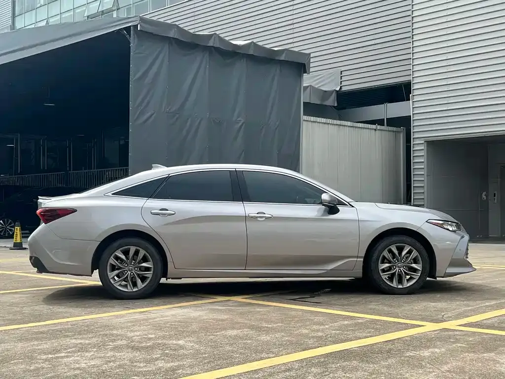 Toyota Avalon — фото 4