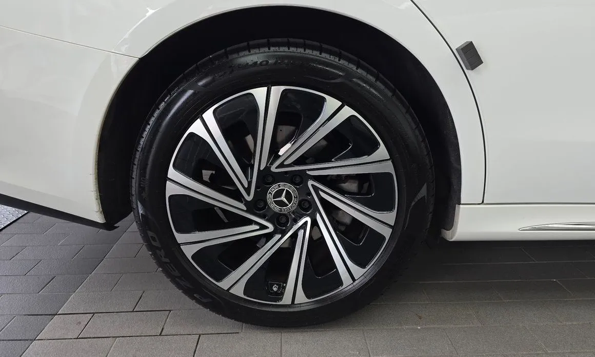Mercedes-Benz E-Class — фото 9